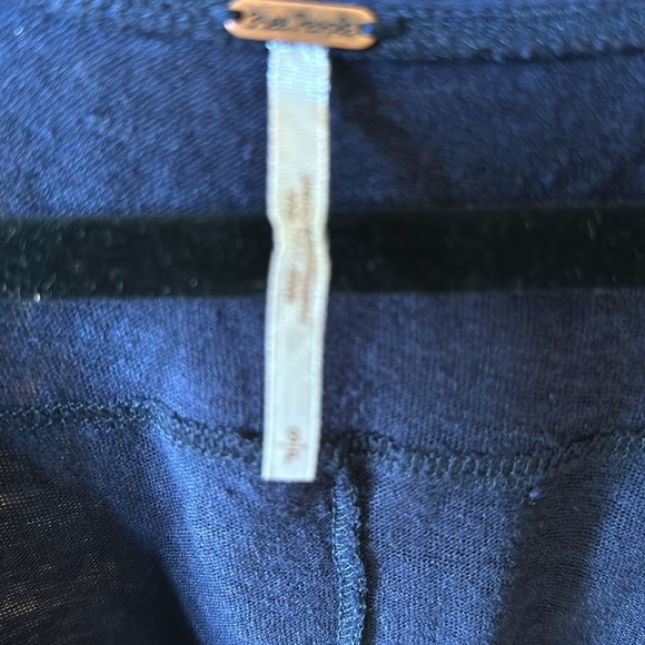 Free People Travelers Tank Top Navy Blue NWT size small 100% linen - Picture 4 of 5